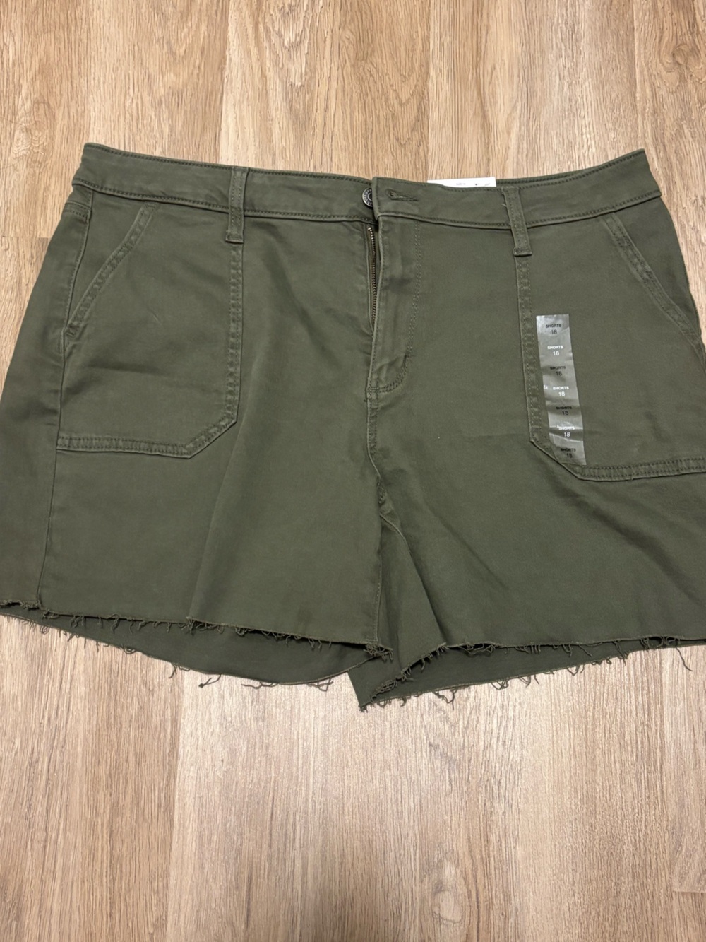 NWT Sonoma Olive High Rise Raw Hem Shorts Size 18